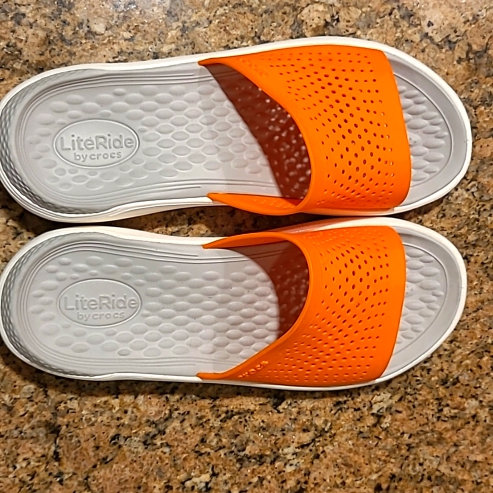 Men's size 10 Crocs